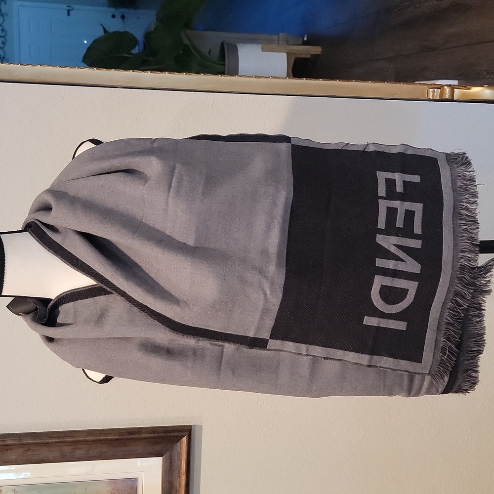 Authentic Fendi wool scarf - Picture 2 of 10